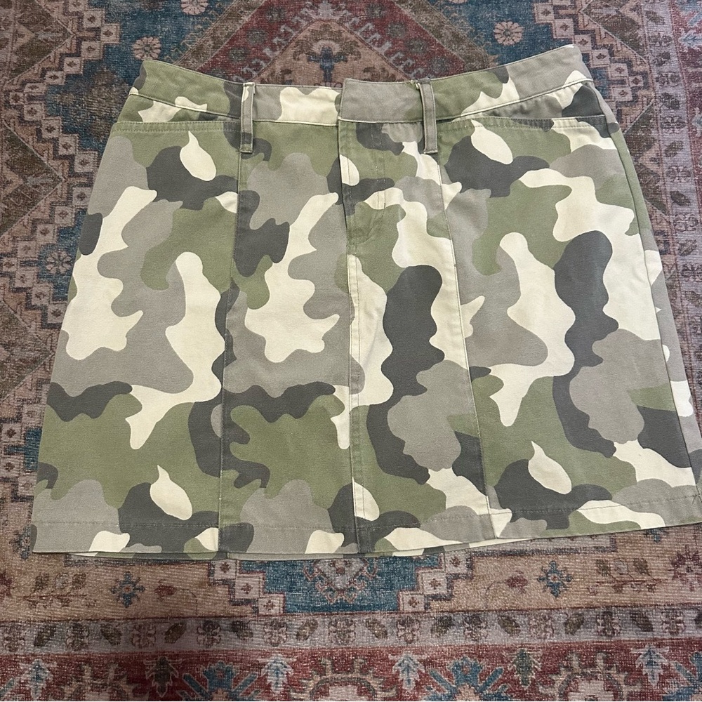 Y2K (2001) Old Navy camo skirt size 10 - Picture 3 of 6